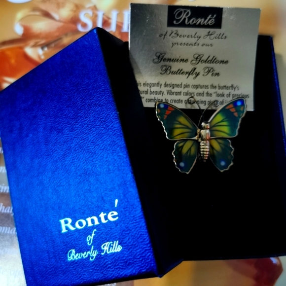 Butterfly 🦋 Pin - Picture 4 of 5